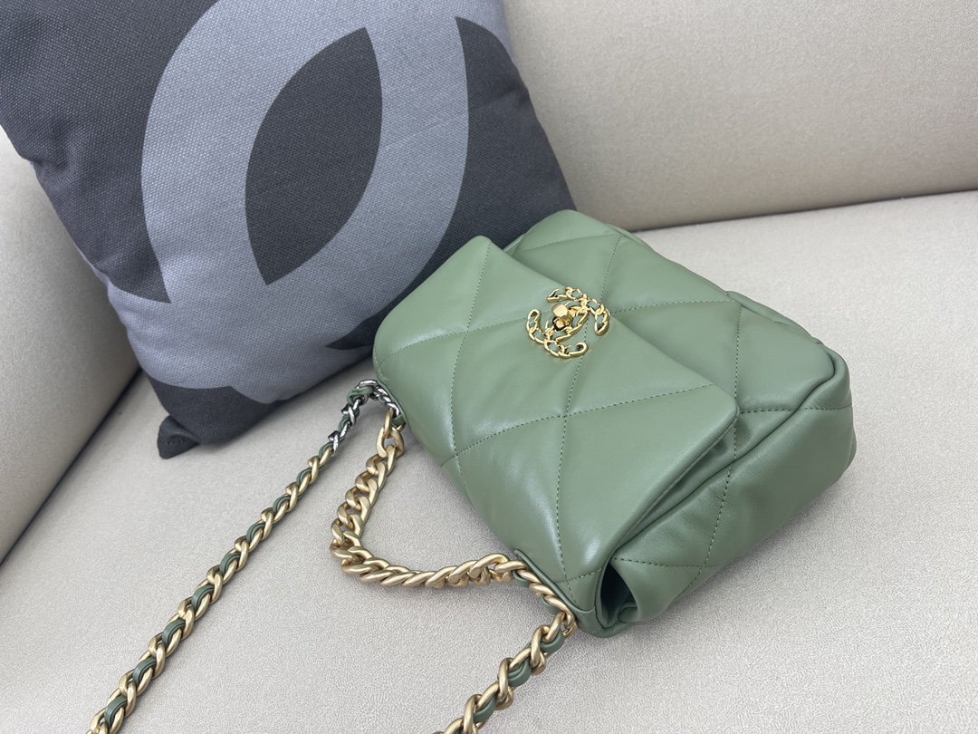 Lambskin 19 Handbag Flap Bag AS1160 Grass Green